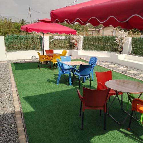 Restorāns, Sleepeaze Hotel in Afienya