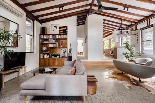 Bangalow Oasis - Artisan home