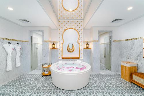 room detail thumbnail 2