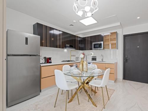 Velvet Luxe 1BR w Private Pool Gemz-15, Dubai (Foto 10)