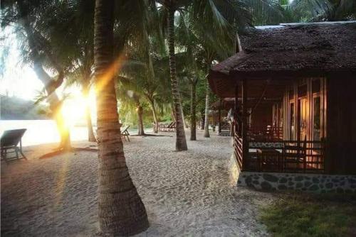 Fadhila cottage and dive resort in Tanjung Pude
