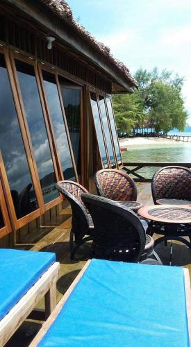 Fadhila cottage and dive resort in Tanjung Pude