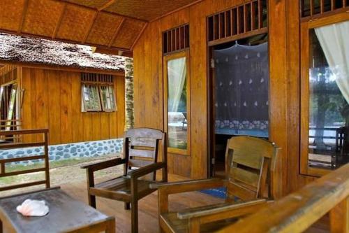Fadhila cottage and dive resort in Tanjung Pude