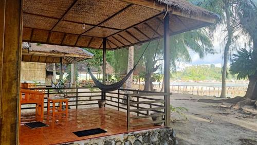 Fadhila cottage and dive resort in Tanjung Pude