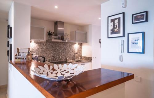 ห้องครัว, Elegant 2-bedroom apartment in the prestigious Finca Cortesin resort in บวยนาส โนเชส