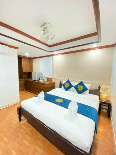 Double Room image 10