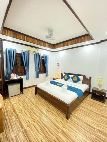 Double Room image 8