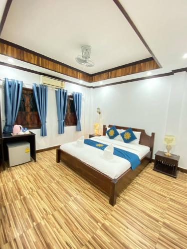 Double Room image 7