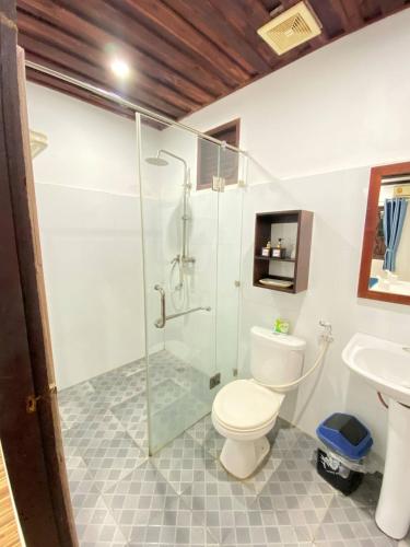 Twin Room image 7