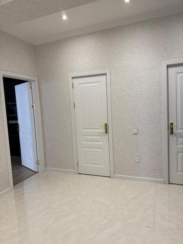 Ingresso, Mart's 3 room apartment in Sumgait