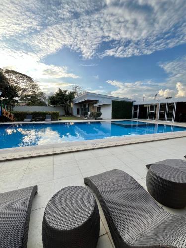 Holiday Suites Palawan