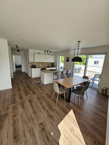 Cocina, Exklusive COZY 3-Zi-Penthouse mit großer Dachterrasse Nähe Europa Park und Rulantica (Exklusive COZY 3-Zi-Penthouse mit großer Dachterrasse Nahe Europa Park und Rulantica) in Lahr/Schwarzwald