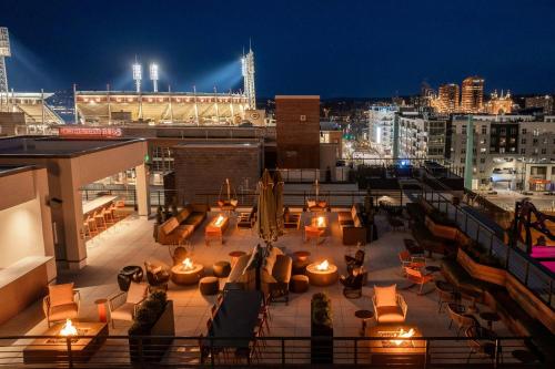 Pub/Lounge, Moxy Cincinnati Downtown near Great Amerikai Labda Park
