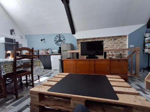 Gîte le Nid du Colibri - 12 pers (Gite le Nid du Colibri - 12 pers) in ม็องด์