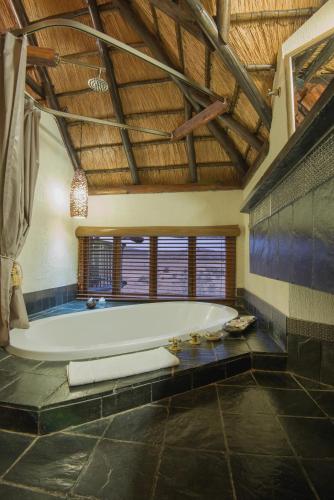 Baño, Tshukudu Bush Lodge in Pilanesberg