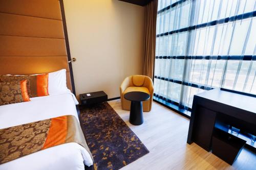 room detail thumbnail 1
