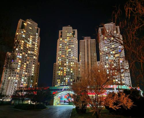 36th floor Sky city app Free parking, Skopje