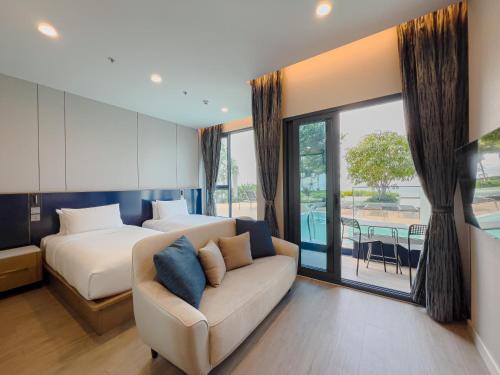 S. Sriracha Hotel & Residence Room Type - Deluxe Twin Room with Pool Access