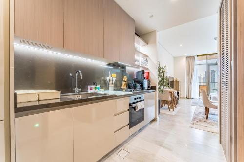 Luxury Studio Steps from Dubai Canal and Minutes to Burj Khalifa, Peninsula Five - 3, Business Bay By Deluxe Holiday Homes, Dubaj (fotografie 7)