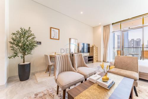 Luxury Studio Steps from Dubai Canal and Minutes to Burj Khalifa, Peninsula Five - 3, Business Bay By Deluxe Holiday Homes, Dubaj (fotografie 3)