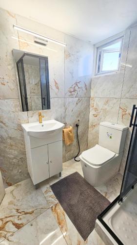 Ducha, Central Rooms, 500m to Larnaca Marina in Larnaca