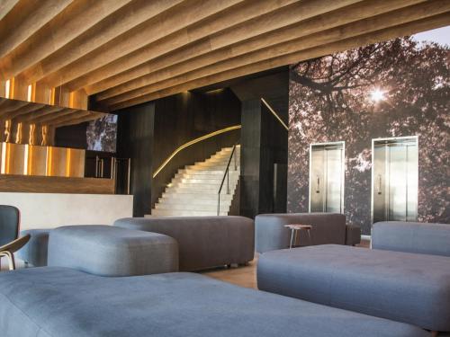 Vestibule, Dazzler by Wyndham Asuncion in Asunción