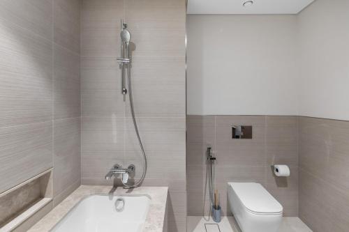 Luxury Stay Just Steps from Dubai Mall 2BR Grande, Dubaj (zdjęcie 3)
