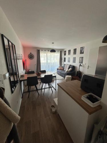 Superbe nid douillet 42m avec balcon et parking in Лонгвік