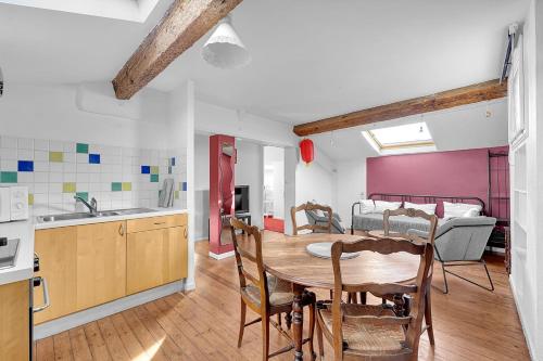 Spacious and bright in the historic center, Toulouse (fotografie 9)