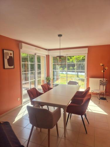 บริการและสิ่งอำนวยความสะดวก, Les sables in เลอตูเกต์