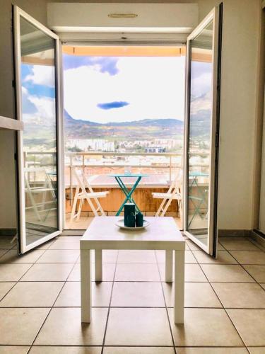 Beautiful studio with balcony · Gap