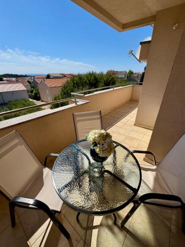 Apartments Toma in Новаля