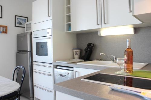 One-Bedroom Apartment image 10