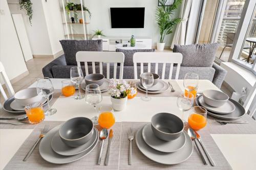 FIRST CLASS 2BR Elegant Urban Retreat, Дубай (фото 5)