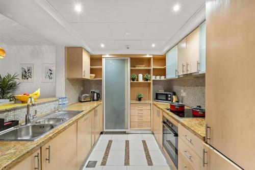 FIRST CLASS 2BR Elegant Urban Retreat, Дубай (фото 8)