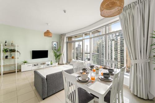 FIRST CLASS 2BR Elegant Urban Retreat, Дубай (фото 9)