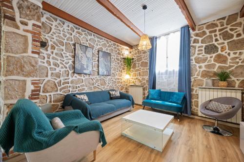 Maison de ville familiale, 5 chambres, terrasse, à 20 minutes du centre ville (Maison de ville familiale, 5 chambres, terrasse, a 20 minutes du centre ville) in Mont Boron