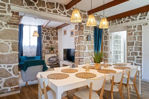 Maison de ville familiale, 5 chambres, terrasse, à 20 minutes du centre ville (Maison de ville familiale, 5 chambres, terrasse, a 20 minutes du centre ville) in Mont Boron