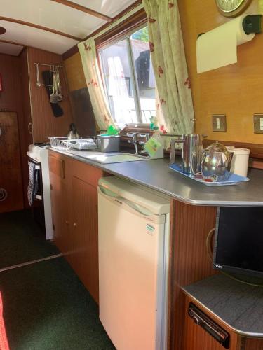 บริการและสิ่งอำนวยความสะดวก, Stone - Boat - Sleeps 4 - Pet Friendly - 85ws in สโตน