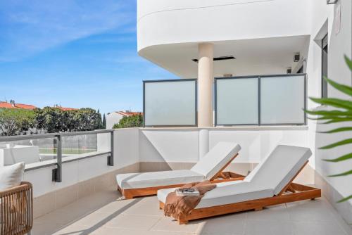 ระเบียง/ชานเรือน, Aranya Garden View - Golf & Beach Escape in ลาส โคยาส