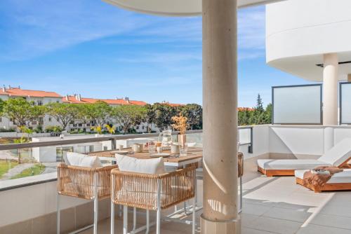 ระเบียง/ชานเรือน, Aranya Garden View - Golf & Beach Escape in ลาส โคยาส