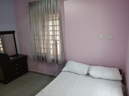 Private and Cosy 3 bedroom house in คาดูนา