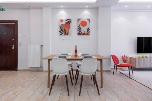 Stylish 2BDR Exarchia Apt with Balcony and Workspace, Atény (fotografie 4)