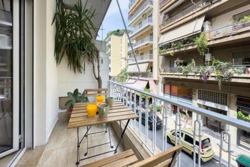Stylish 2BDR Exarchia Apt with Balcony and Workspace, Atény (fotografie 10)