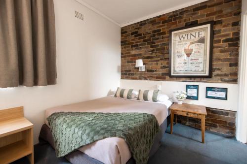 Hornsby Inn in Upper North Shore