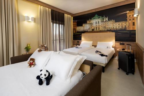 1 queen bed, 1 sofa bed