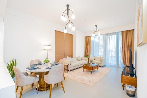 Escape24 Elegant 2BR with Canal view near Safa Park, Dubai