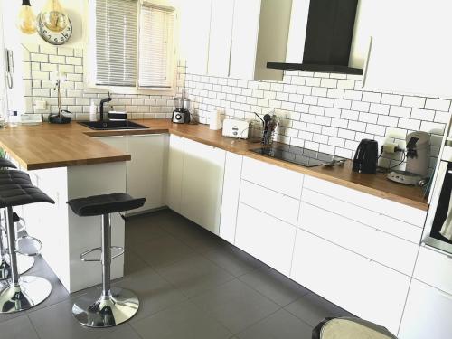 Villa with air-conditioned pool, 15 minutes from beaches and Montpellier in ฟาเบรกาส