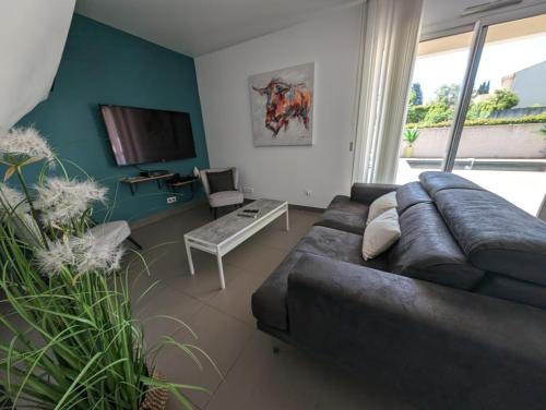 Villa with air-conditioned pool, 15 minutes from beaches and Montpellier in ฟาเบรกาส