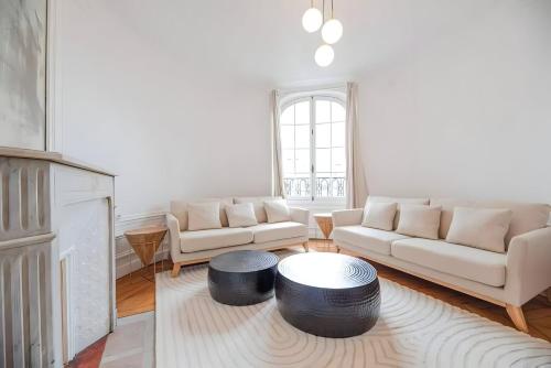 TBS 327 - Superb apartment with Eiffel Tower view, Paryż